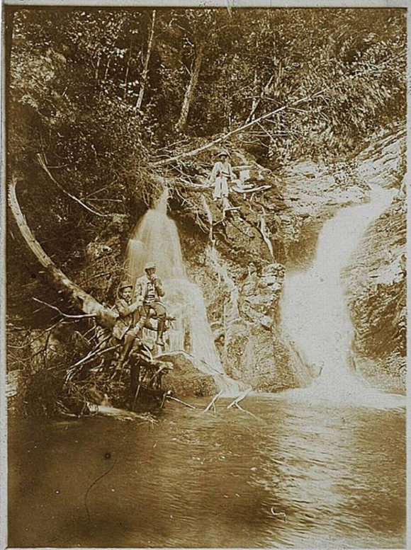 Водоспад в Брустурах (тепер Шепіт) на річці Брустурці. Листівка відправлена з Косова 30 серпня 1911 року. Фото прислав Богдан‎ Павлюк.