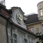 ...на жидівської ратуші стрілки годинника йдуть в зворотньому напрямі.
