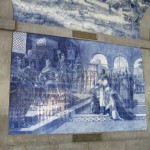 Використання сюжетних і орнаментальних плиток азулежу, а вірніше кахлів,є ознакою національної культури в Португалії