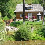 У селі народився й творив один із найвидатніших майстрів гуцульської різьби та інкрустації Марко Мегединюк